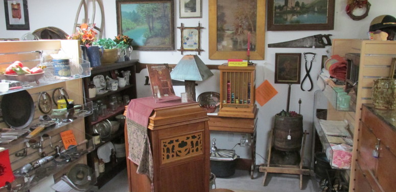Country and Primitive antique and collectibles booth